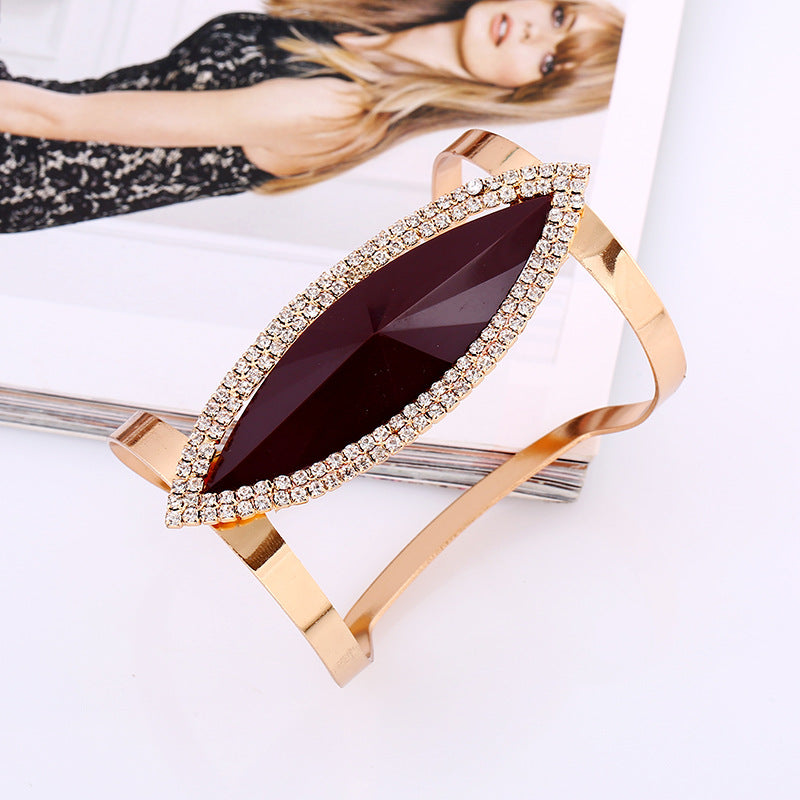 Exaggerated metal jewelry bracelet