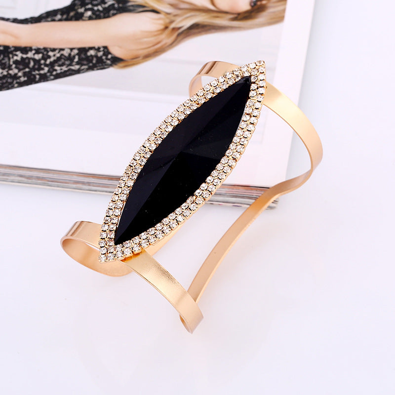 Exaggerated metal jewelry bracelet